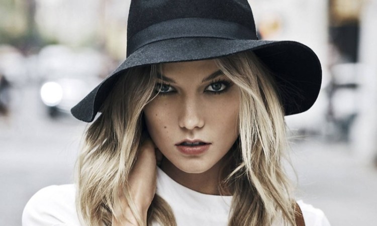 Karlie-Kloss-Expres-Wear-to-Work-Photoshoot05-800x480