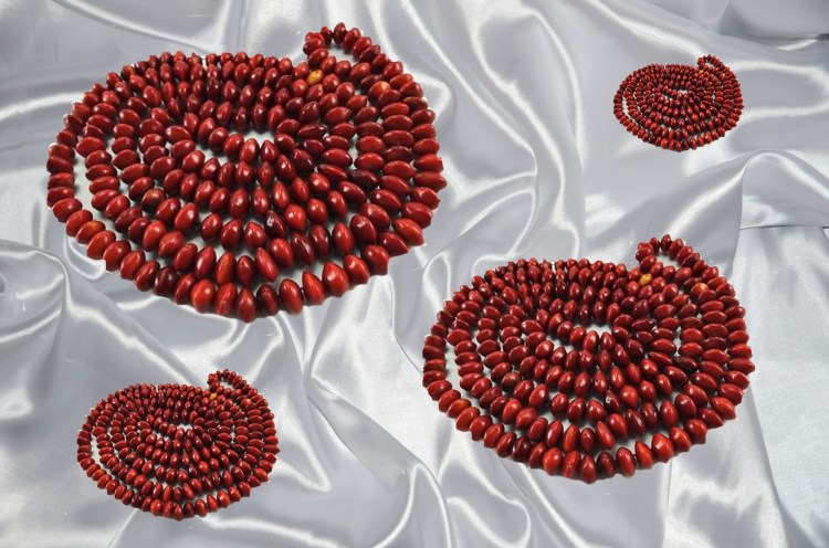 satin and crab's eye necklace